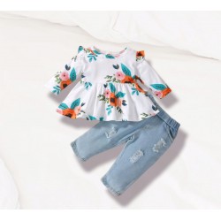 Blusa de flores con pantalón jean